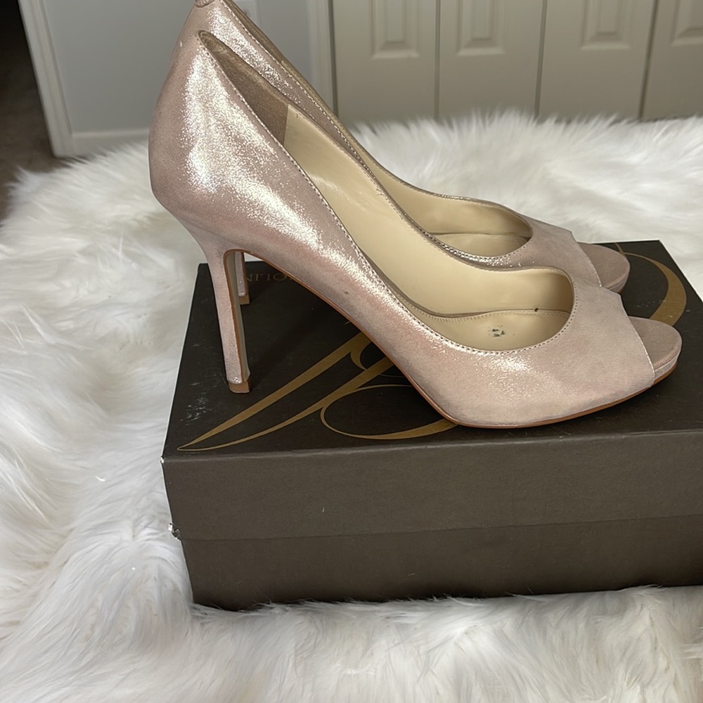 Gold Peep toe Pumps 10.5